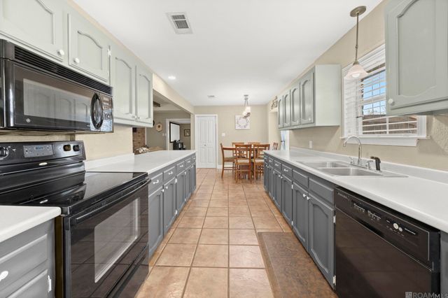 14223 Haverhill Ave, Pride, LA 70770