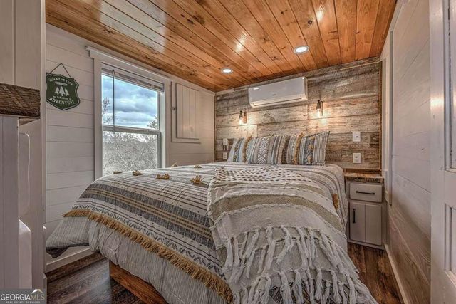 476, 478 Lapidary Lane, Young Harris, GA 30582