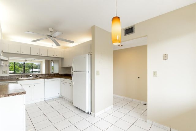 9455 N Belfort Circle 211, Tamarac, FL 33321
