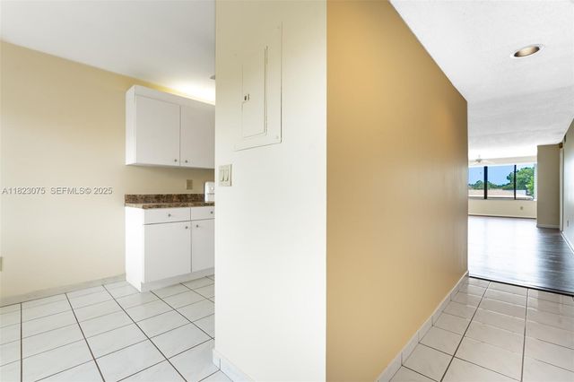 9455 N Belfort Circle 211, Tamarac, FL 33321