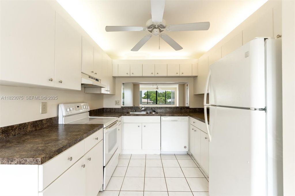 9455 N Belfort Circle 211, Tamarac, FL 33321