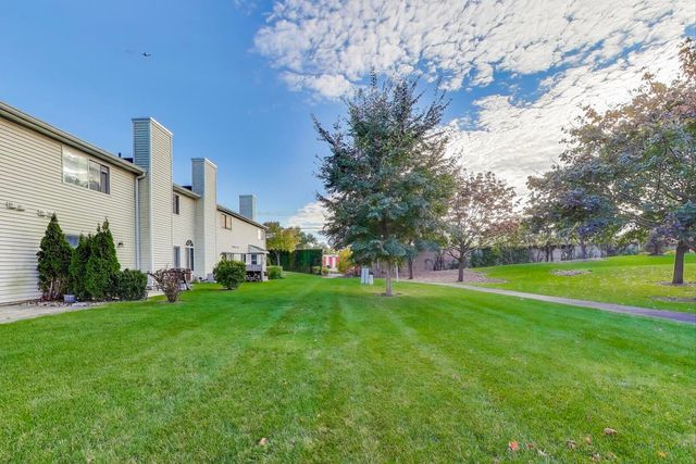 106 BRITTANY Drive, Streamwood, IL 60107