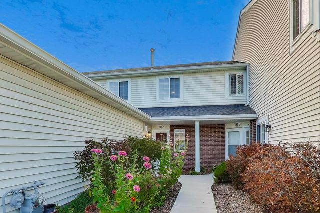 106 BRITTANY Drive, Streamwood, IL 60107