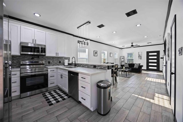 4739 Reed Road, Houston, TX 77033