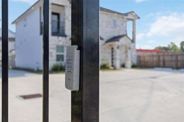 4739 Reed Road, Houston, TX 77033