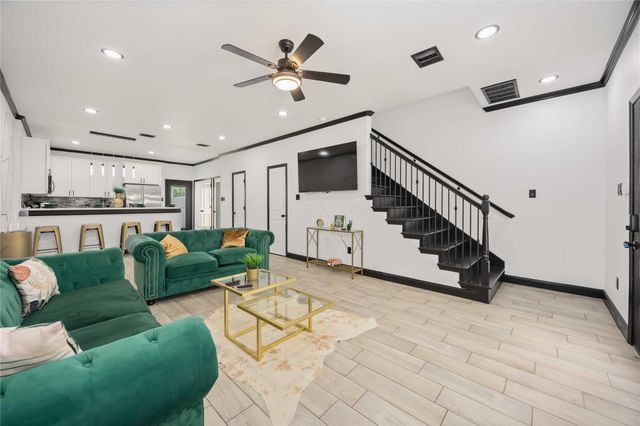 4739 Reed Road, Houston, TX 77033