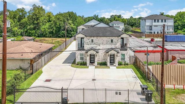 4739 Reed Road, Houston, TX 77033