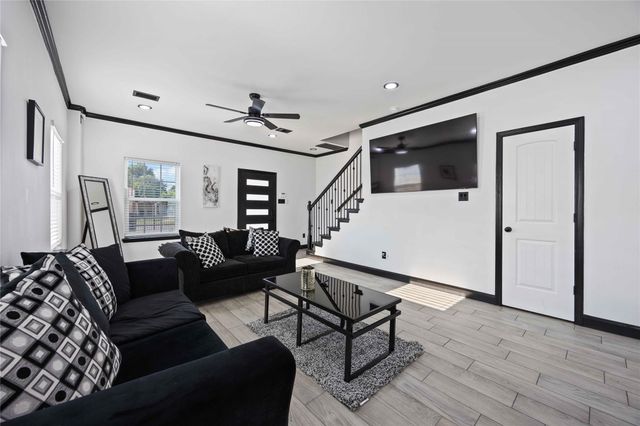 4739 Reed Road, Houston, TX 77033