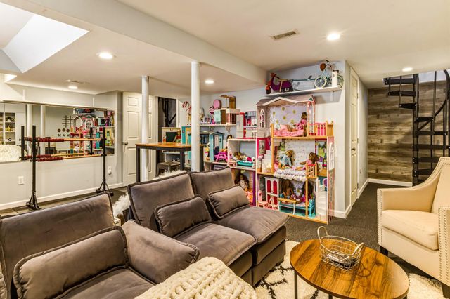 14 LYNN DR, West Deptford, NJ 08096