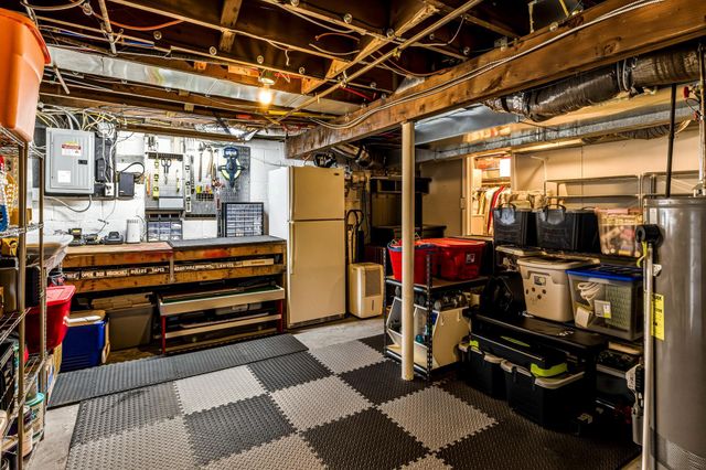 14 LYNN DR, West Deptford, NJ 08096