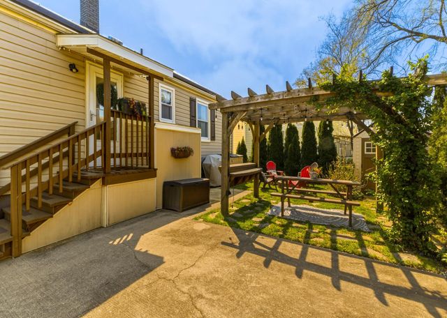 14 LYNN DR, West Deptford, NJ 08096