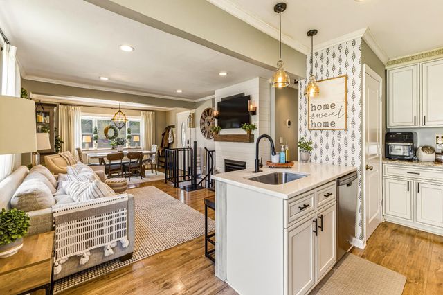 14 LYNN DR, West Deptford, NJ 08096