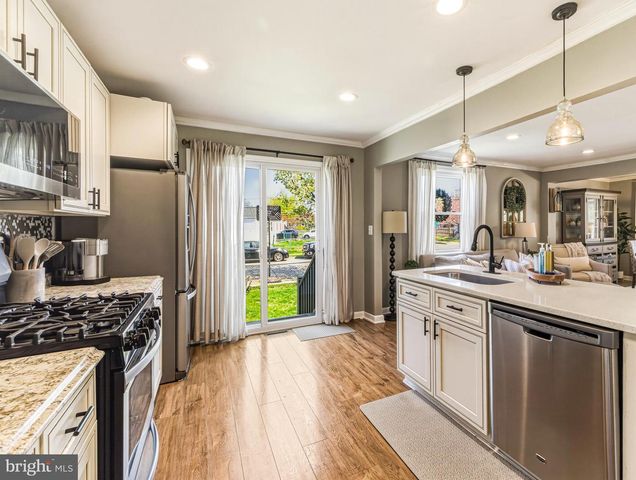 14 LYNN DR, West Deptford, NJ 08096