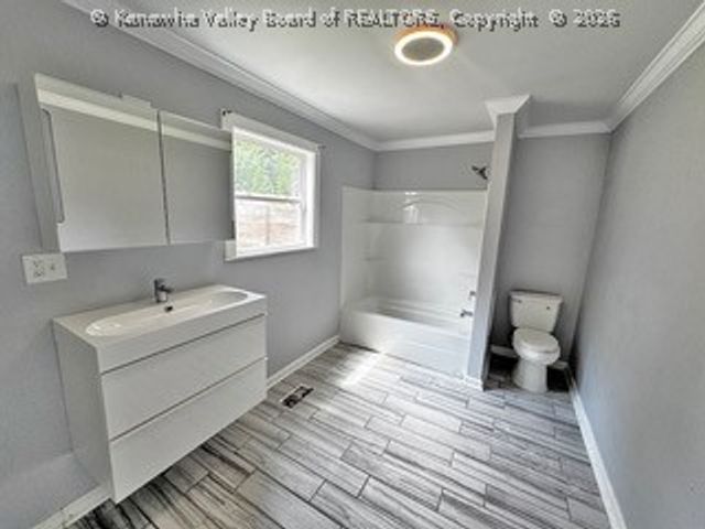 1945 10th Avenue, Huntington, WV 25701