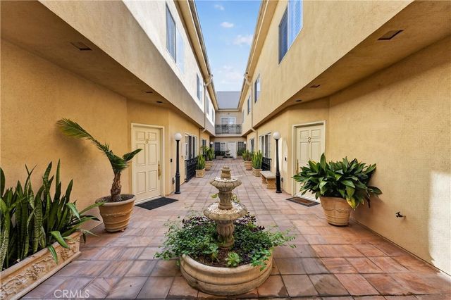 1820 Holmby Ave 1, Los Angeles, CA 90025