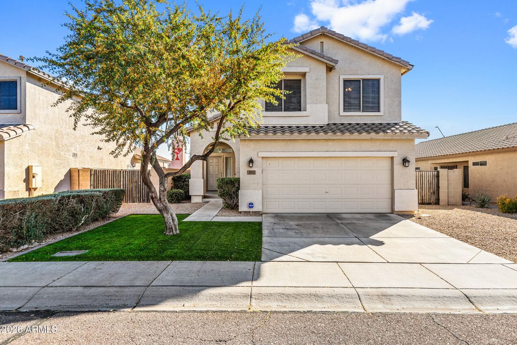 Image 1 of property listing at 3919 W BUCKSKIN Trail, Phoenix, AZ 85083