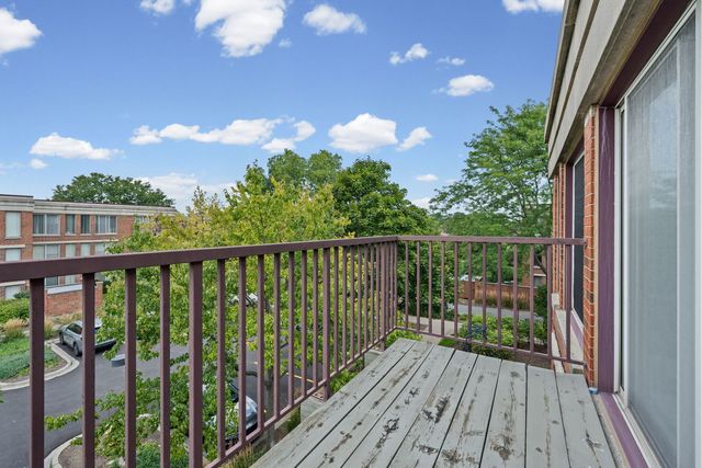 382 Kelburn Road 321, Deerfield, IL 60015