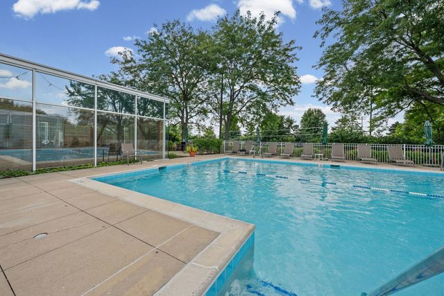 382 Kelburn Road 321, Deerfield, IL 60015