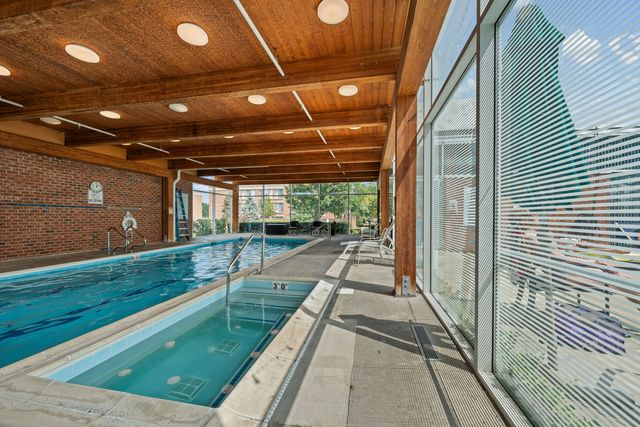 382 Kelburn Road 321, Deerfield, IL 60015
