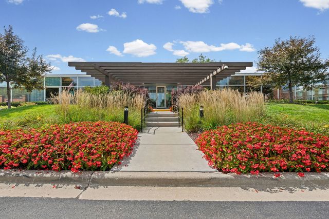 382 Kelburn Road 321, Deerfield, IL 60015