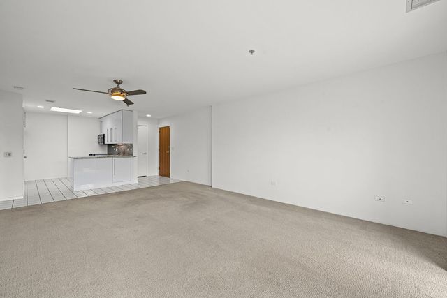 382 Kelburn Road 321, Deerfield, IL 60015