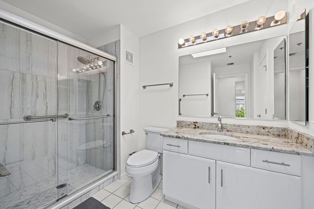 382 Kelburn Road 321, Deerfield, IL 60015