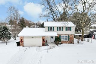 5622 Far Hill Drive SE, Grand Rapids, MI 49546