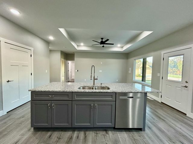 1460 N Carter Way, Republic, MO 65738