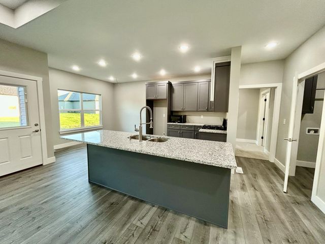 1460 N Carter Way, Republic, MO 65738