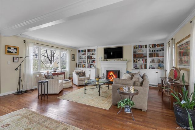 35 Mitchell Road, Port Washington, NY 11050