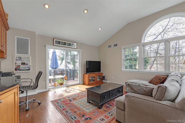 35 Mitchell Road, Port Washington, NY 11050