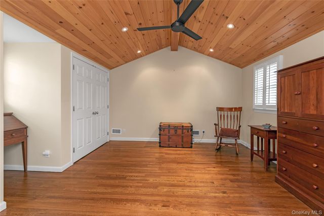 35 Mitchell Road, Port Washington, NY 11050