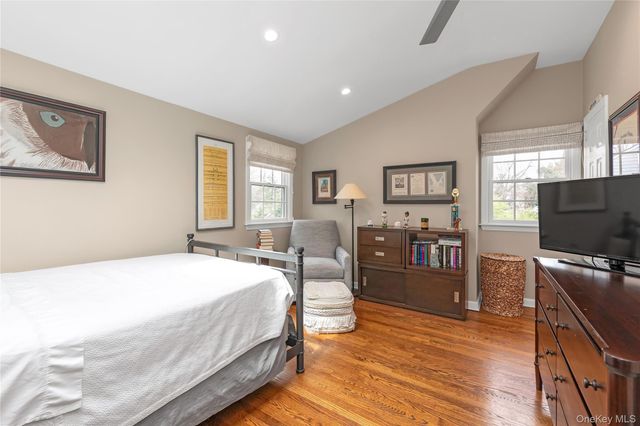 35 Mitchell Road, Port Washington, NY 11050