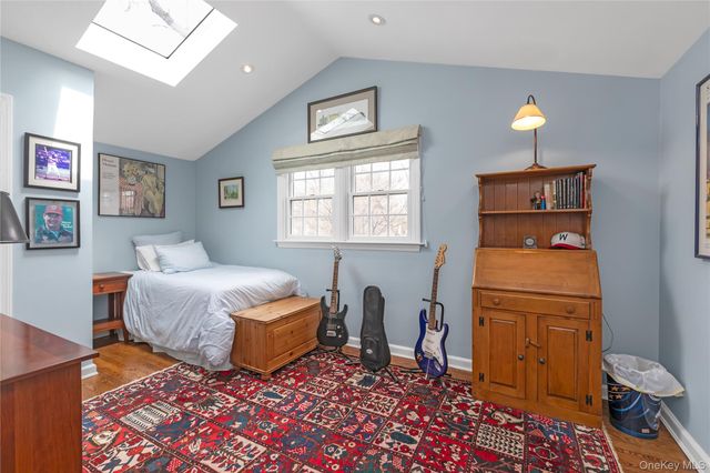 35 Mitchell Road, Port Washington, NY 11050