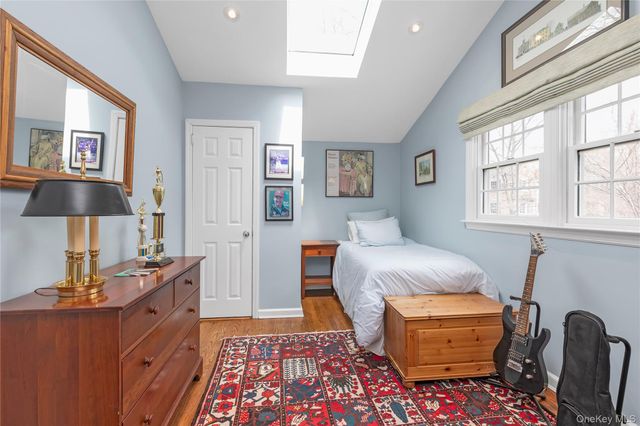 35 Mitchell Road, Port Washington, NY 11050