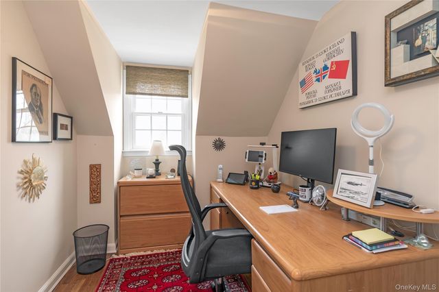35 Mitchell Road, Port Washington, NY 11050