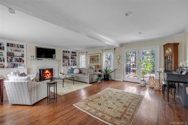 35 Mitchell Road, Port Washington, NY 11050