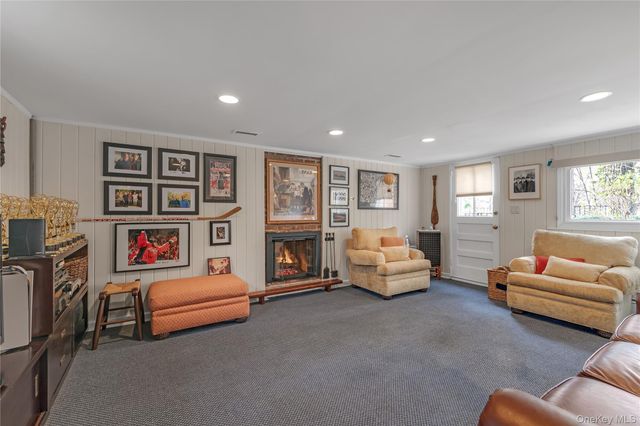 35 Mitchell Road, Port Washington, NY 11050