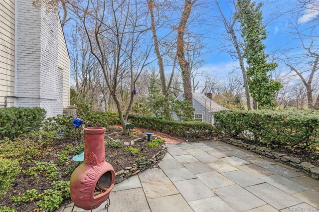 35 Mitchell Road, Port Washington, NY 11050