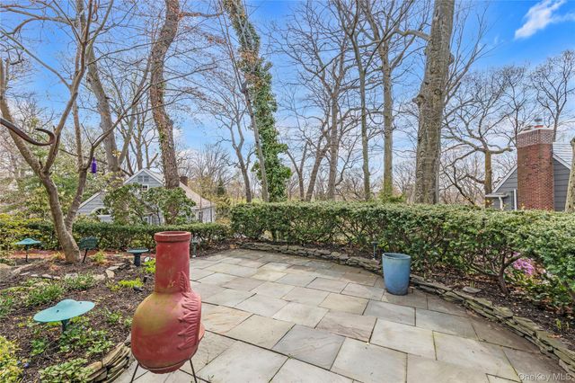 35 Mitchell Road, Port Washington, NY 11050