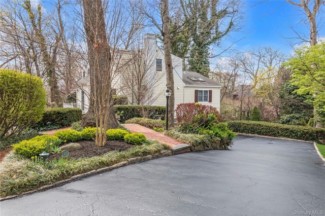 35 Mitchell Road, Port Washington, NY 11050