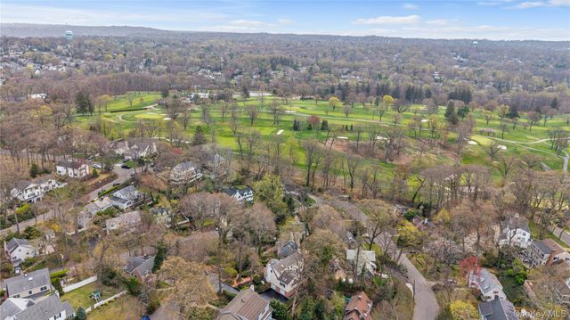 35 Mitchell Road, Port Washington, NY 11050