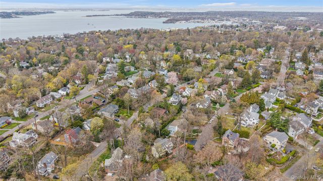 35 Mitchell Road, Port Washington, NY 11050