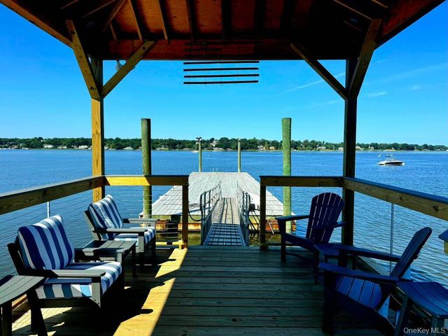 35 Mitchell Road, Port Washington, NY 11050