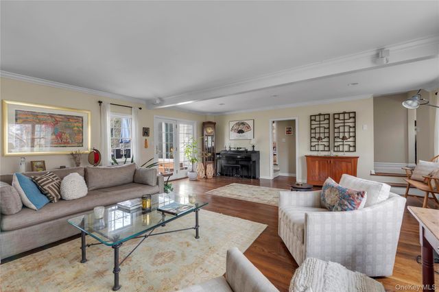 35 Mitchell Road, Port Washington, NY 11050