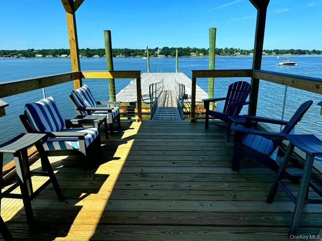 35 Mitchell Road, Port Washington, NY 11050