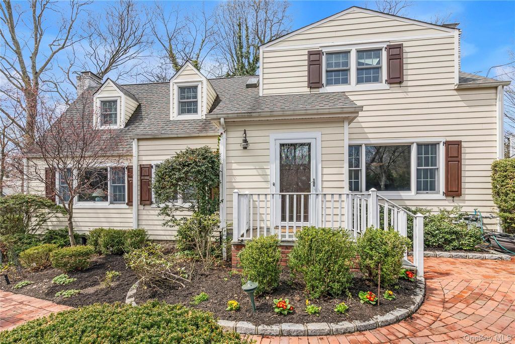 35 Mitchell Road, Port Washington, NY 11050