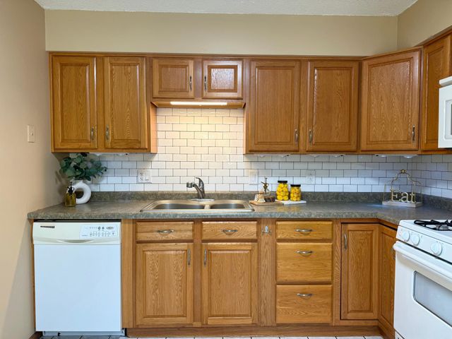 1621 40th Street NW, Rochester, MN 55901