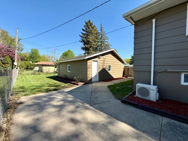1621 40th Street NW, Rochester, MN 55901