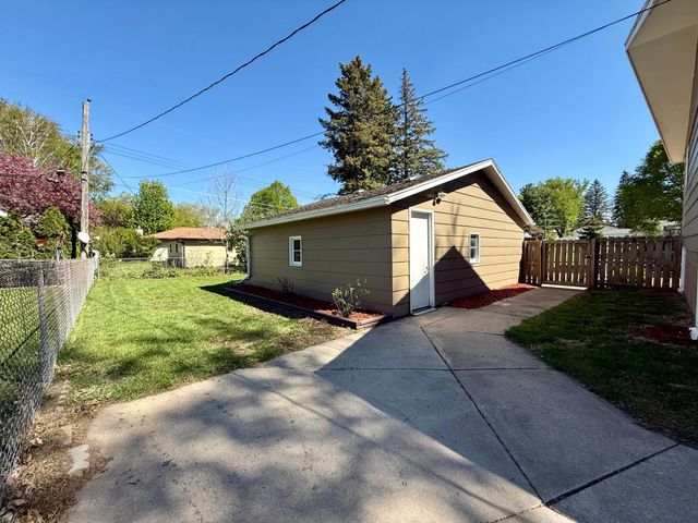 1621 40th Street NW, Rochester, MN 55901